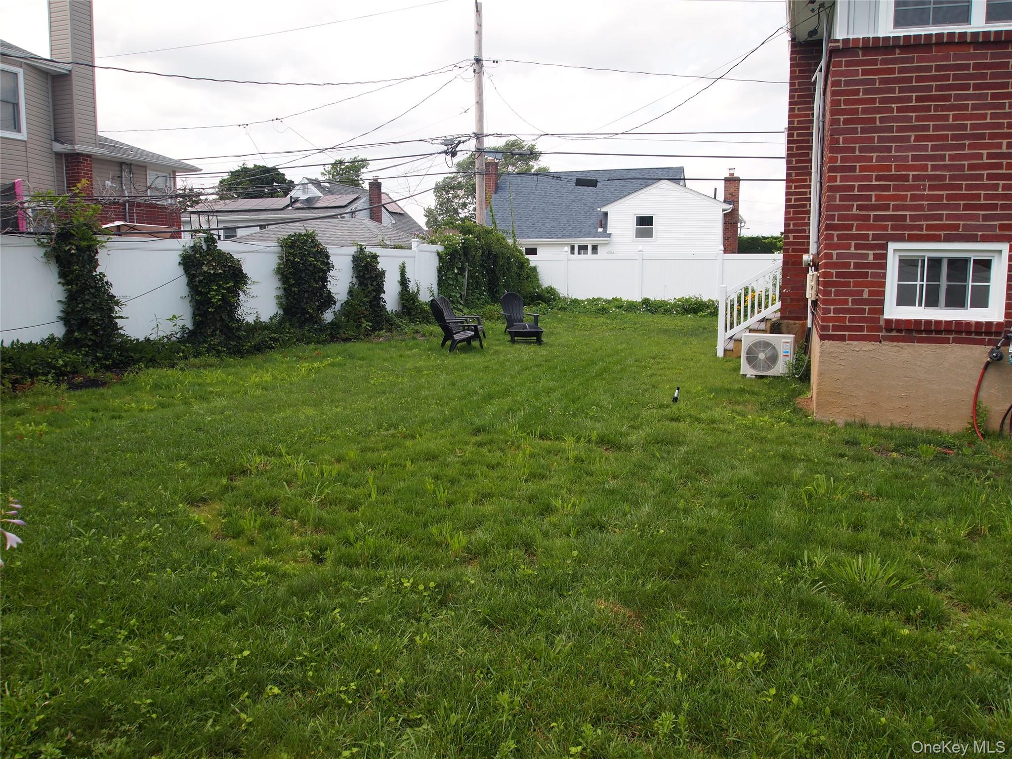 9 N Walnut Place