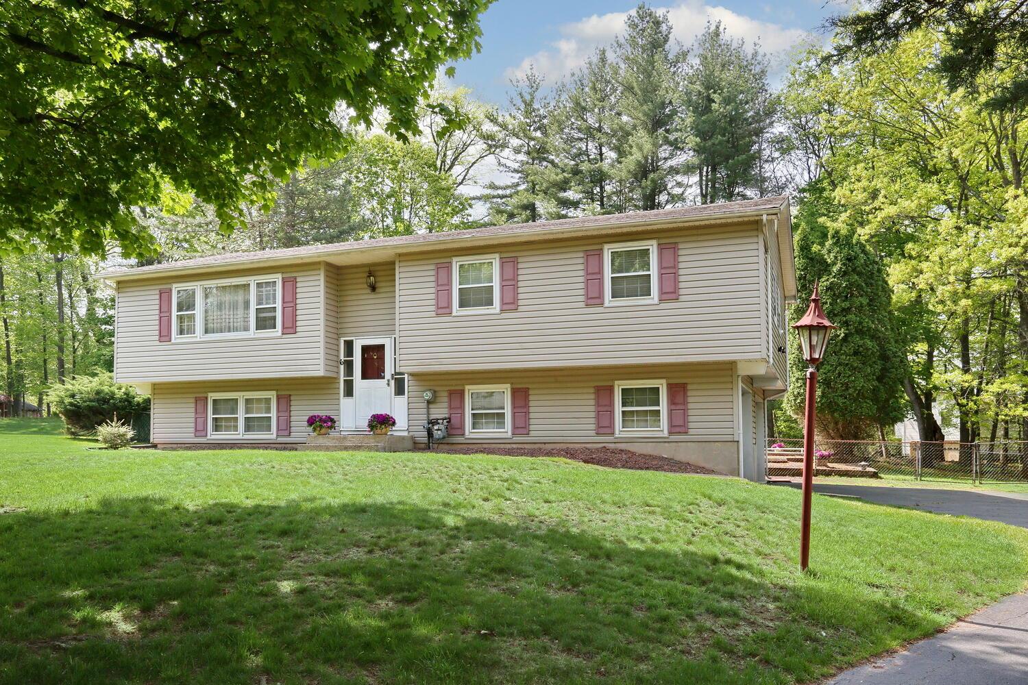 6 Crescent Court, New City, New York image 1
