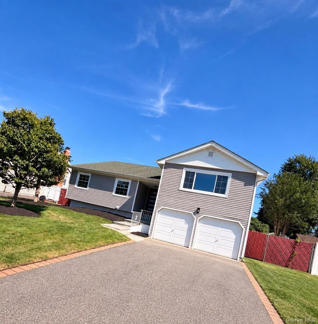 Photo of 9 Honeysuckle LN, Kings Park, NY 11754 (MLS # 1049913)