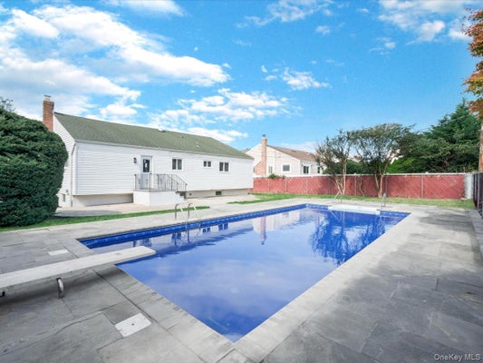 9 HONEYSUCKLE LN, KINGS PARK, NY 11754 - Image b09ecf1310bafe32374ff8634bb06c7f/2631093635