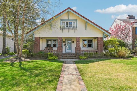 Photo of 40 Hollywood Court, Rockville Centre, NY 11570 (MLS # 988750)