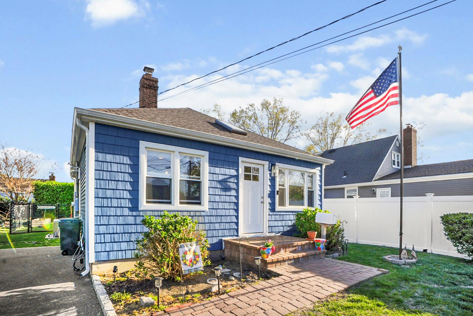 30 S Bay Road, Amityville, New York image 1