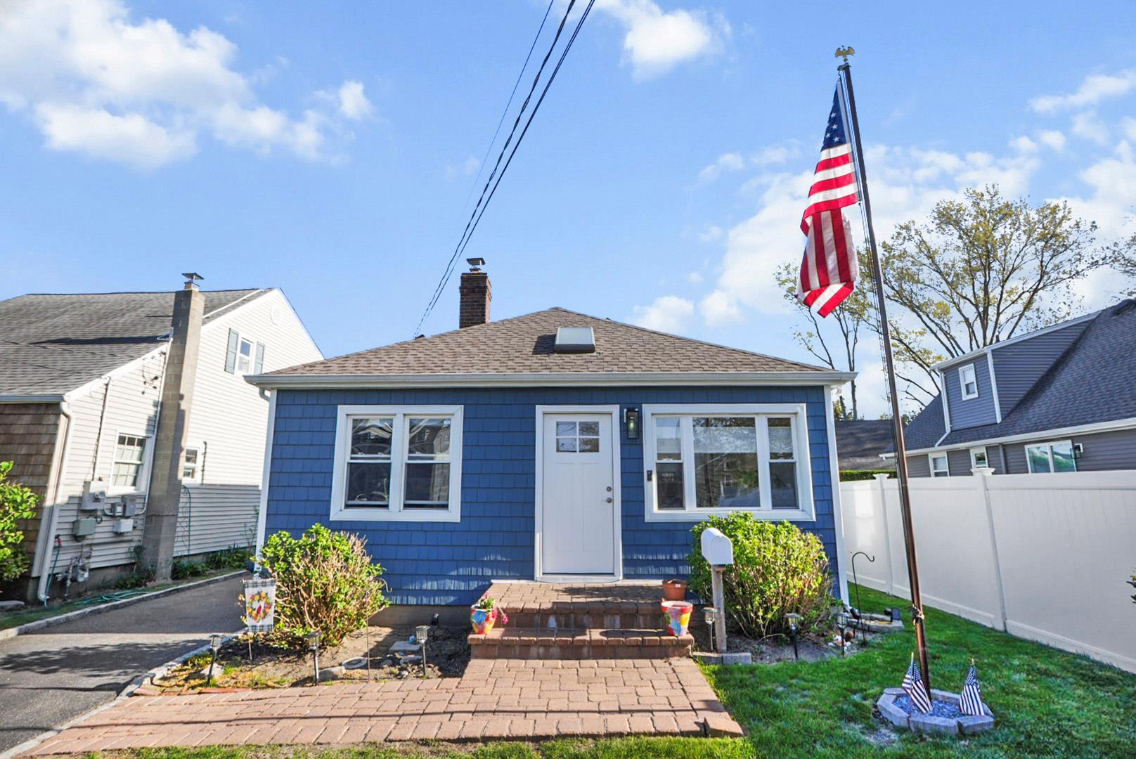 30 S Bay Road, Amityville, New York image 2