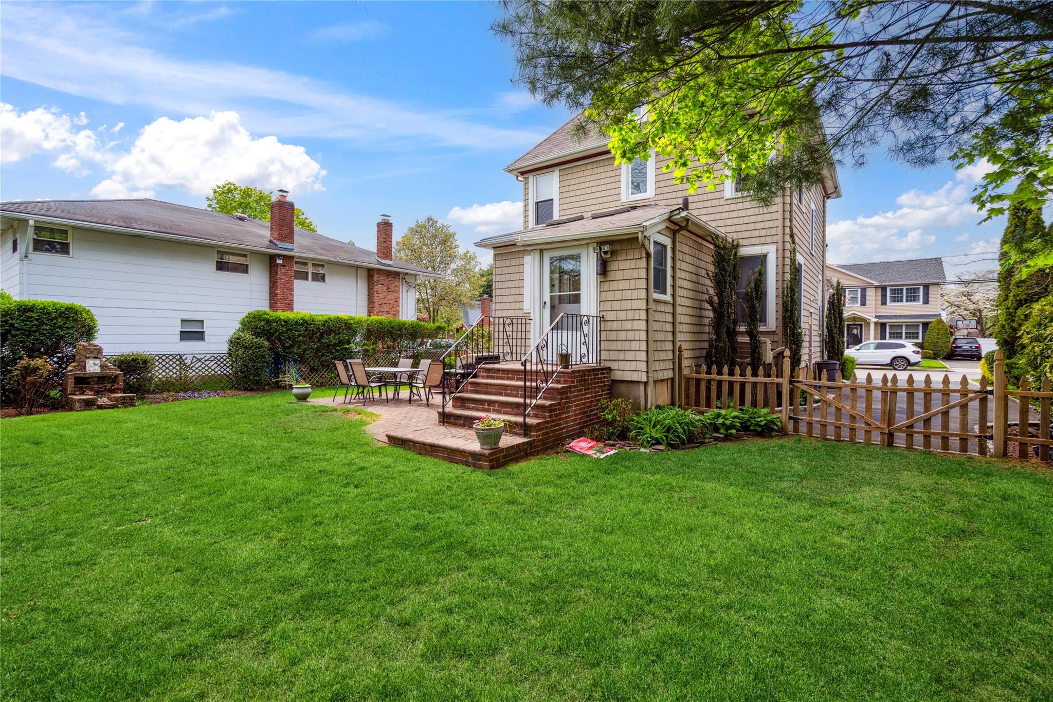 41 Gates Avenue, Malverne, New York image 32