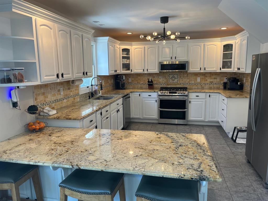 14 Cornfield Lane, Commack, New York image 9