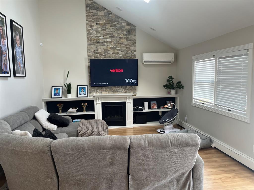 14 Cornfield Lane, Commack, New York image 7