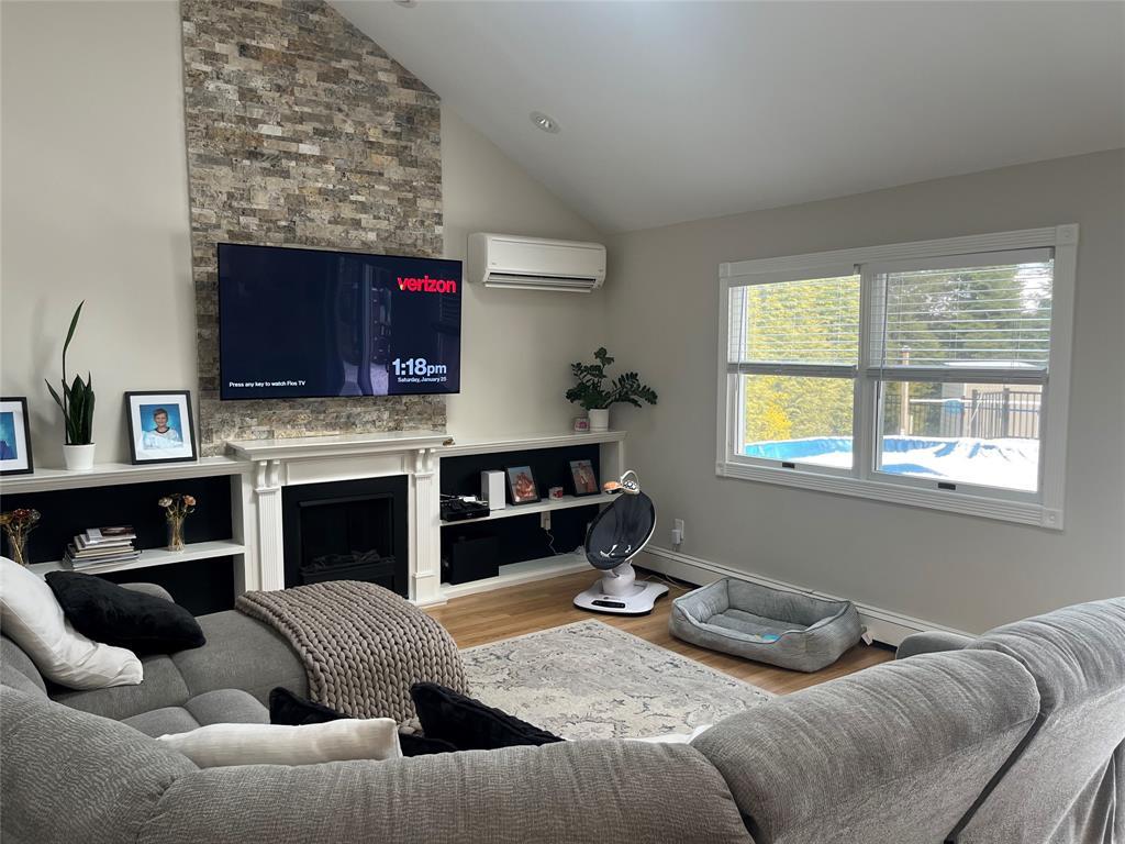 14 Cornfield Lane, Commack, New York image 8