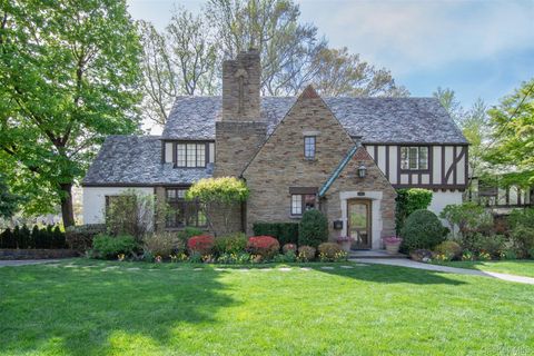 Homes For Sale - 41 Summit Avenue<br/> Bronxville, NY 10708