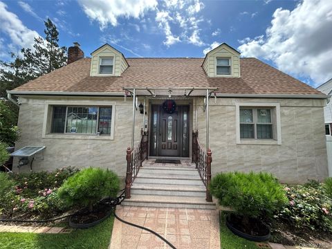 42 Lahey Street New Hyde Park NY 11040