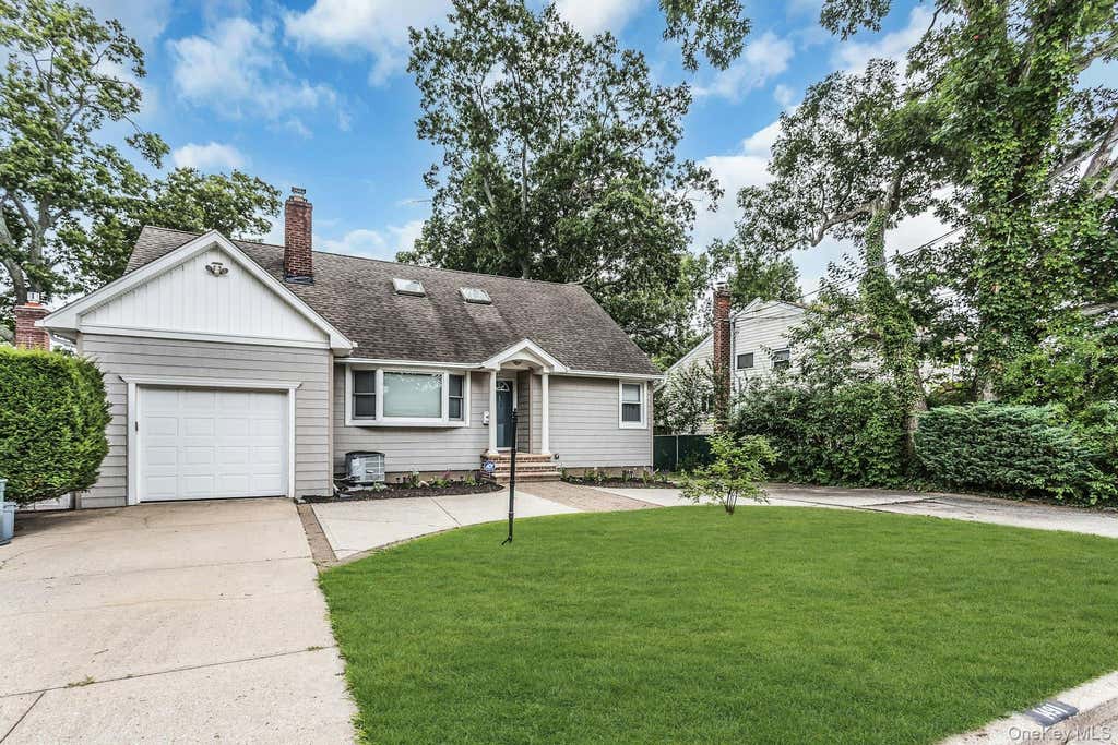 Photo of 1491 sycamore Avenue, Merrick, NY 11566 (MLS # 1032596)