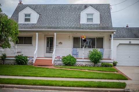 Homes For Sale - 162 N Elm Street<br/> Massapequa, NY 11758
