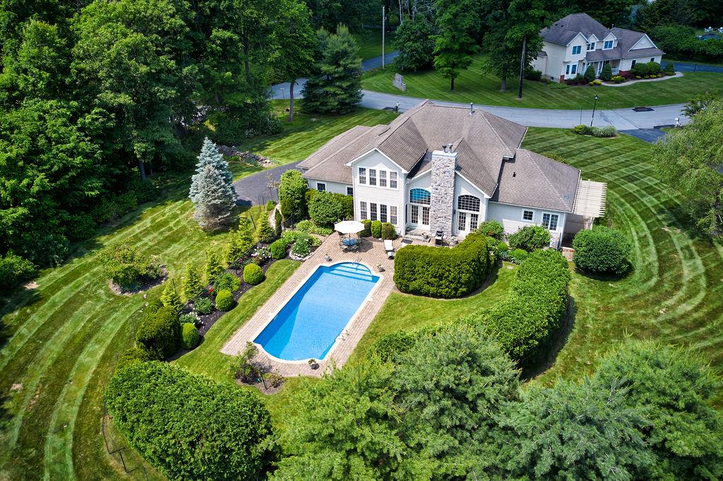 Coachlight Drive, Poughkeepsie, New York - 4 Bedrooms  
3 Bathrooms  
11 Rooms - 