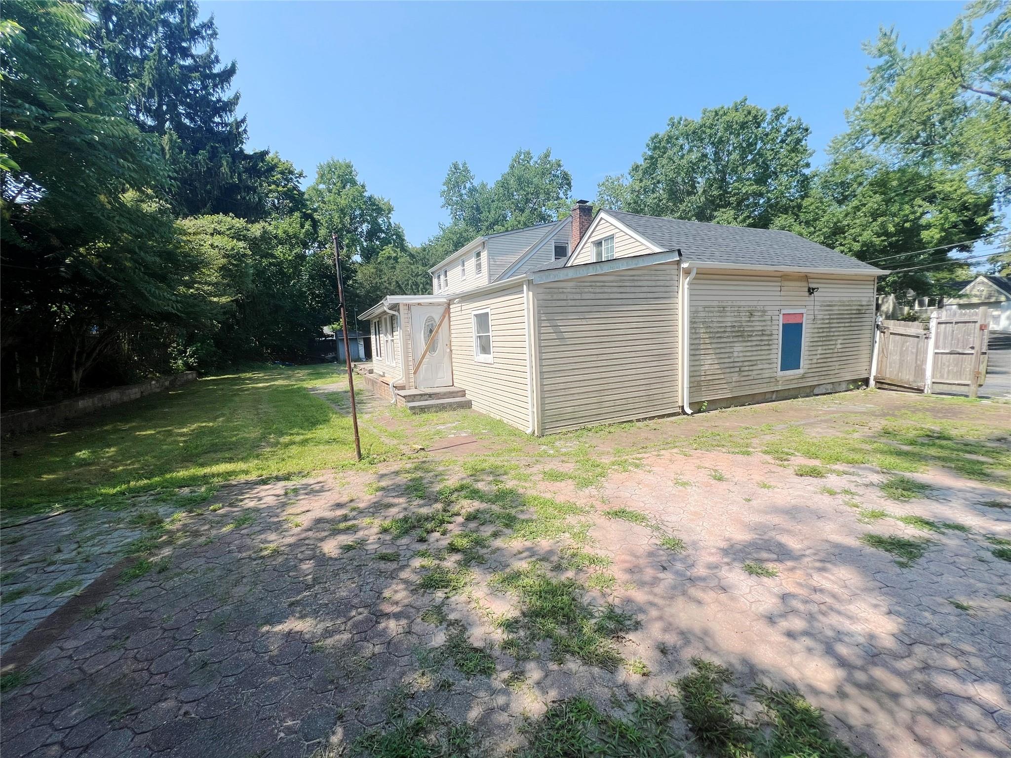 8 Ludlam Street, Huntington Station, New York image 3