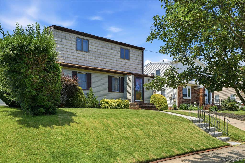 Photo of 65 Moore Street, New Hyde Park, NY 11040 (MLS # 1019743)