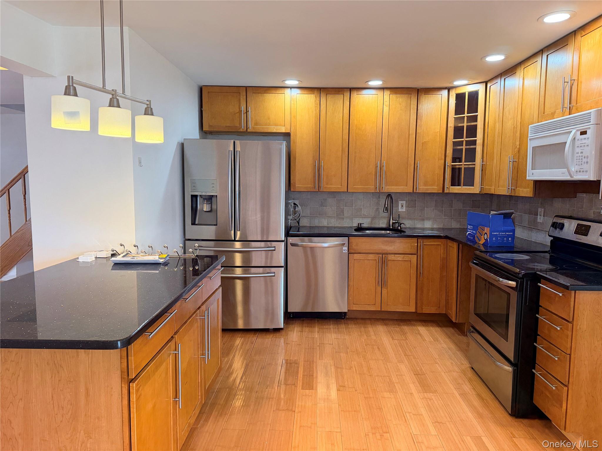 4 Carriage Ln