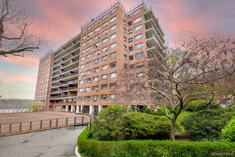 Homes For Sale - 2727 Palisade Avenue #5A<br/> Bronx, NY 10463