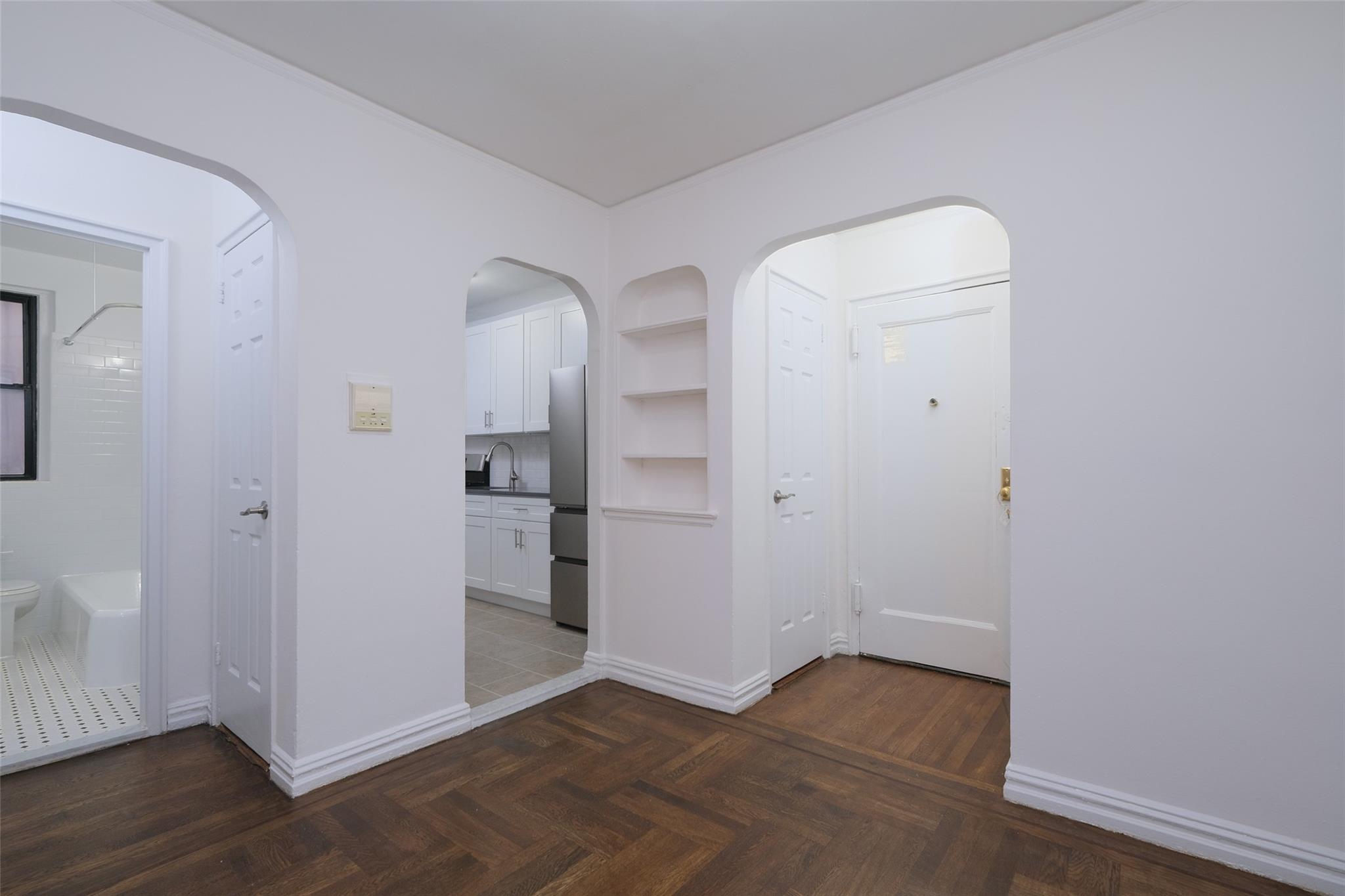 Creston Avenue 1-M, Bronx, New York - 1 Bedrooms  
1 Bathrooms  
3 Rooms - 