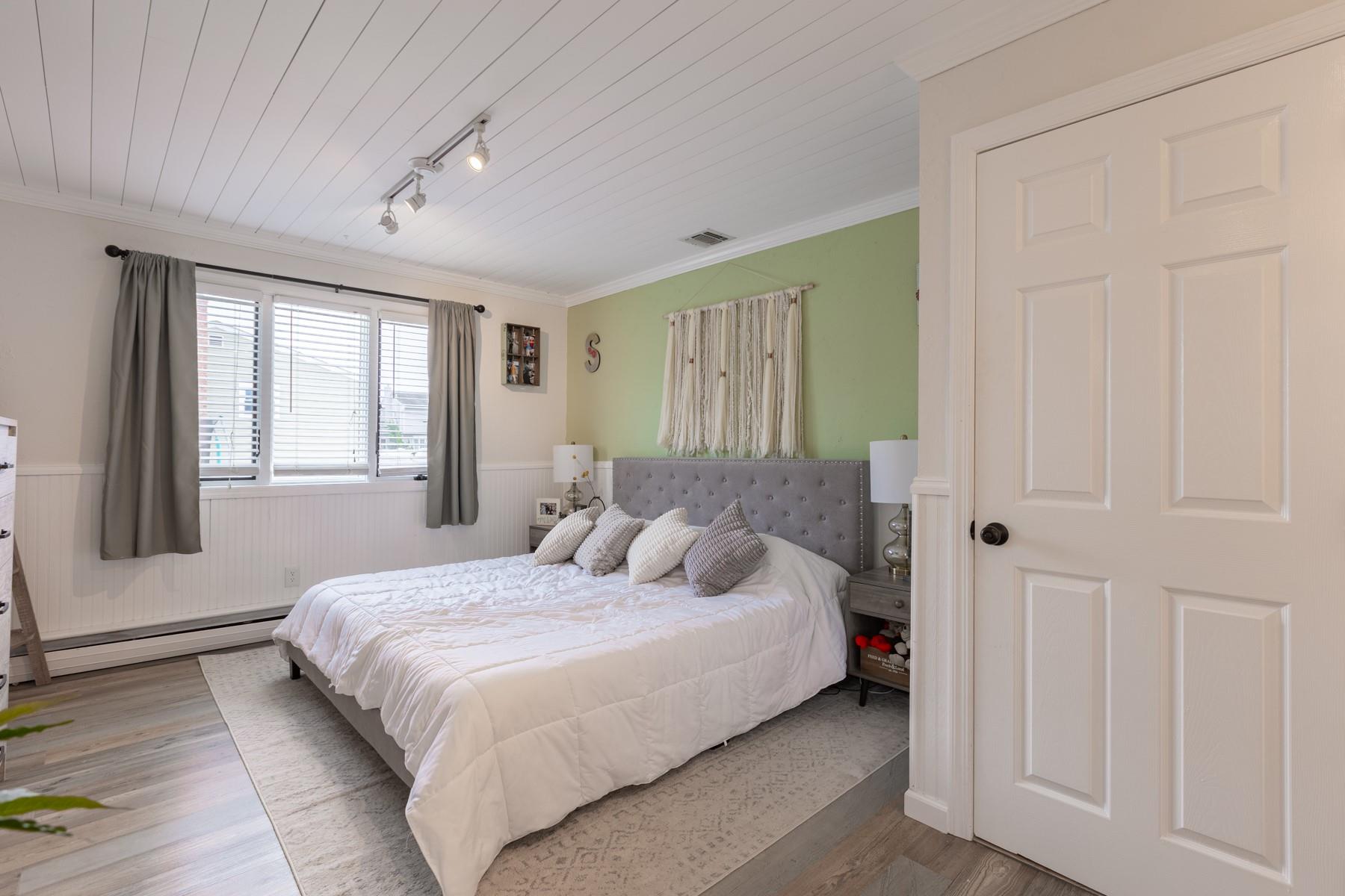 29 Mckinley Avenue, Lindenhurst, New York image 16