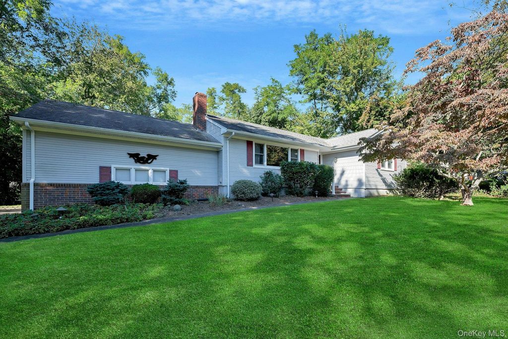 Photo of 770 Meadow Lane, Mattituck, NY 11952 (MLS # 915547)