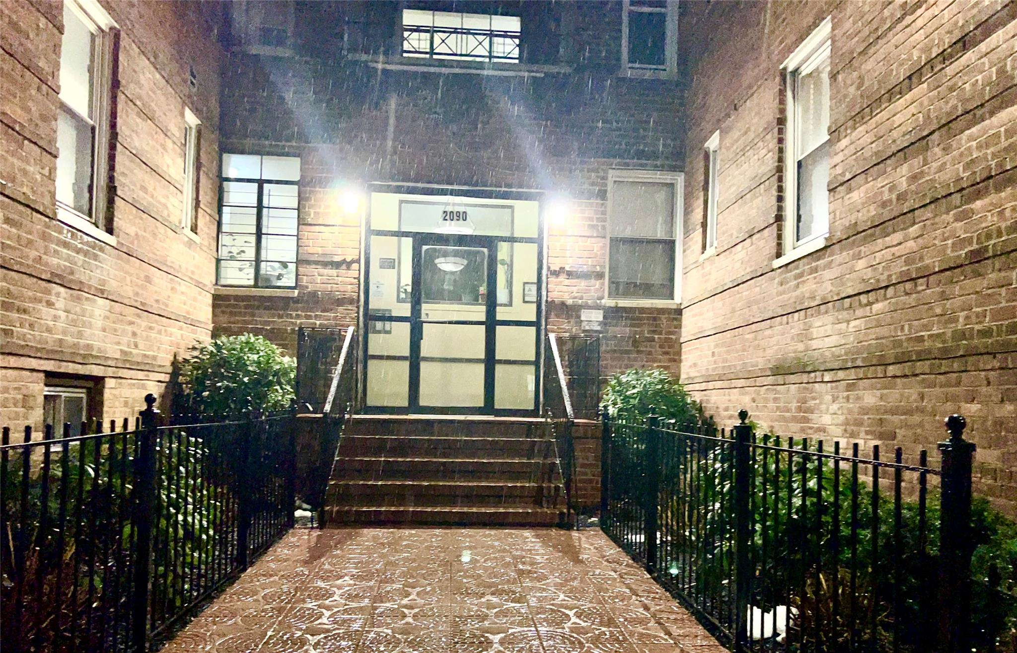 Property for Sale at Barnes Avenue 2H, Bronx, New York - Bedrooms: 1 
Bathrooms: 1 
Rooms: 4  - $149,900