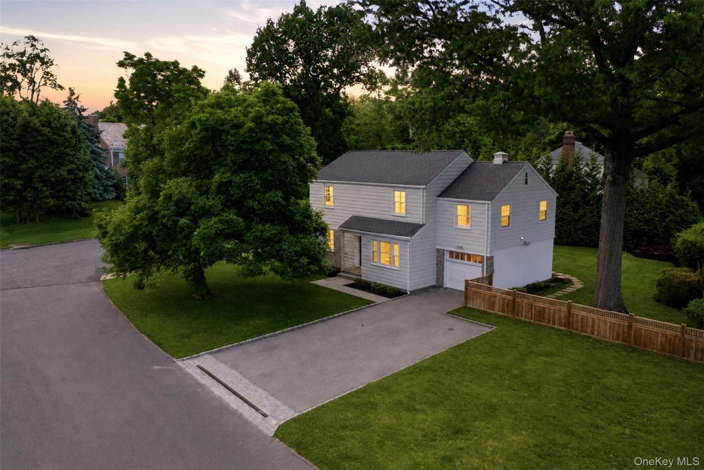 Photo of 1 Bevan Place, Eastchester, NY 10709 (MLS # 1008487)