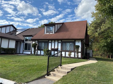Photo of 6 Amesworth Court, Middle Island, NY 11953 (MLS # 918110)