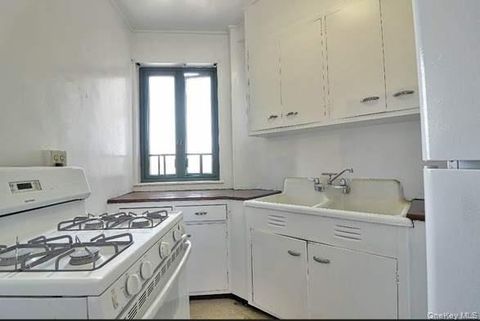 1594 Unionport Road 9D Bronx NY 10462