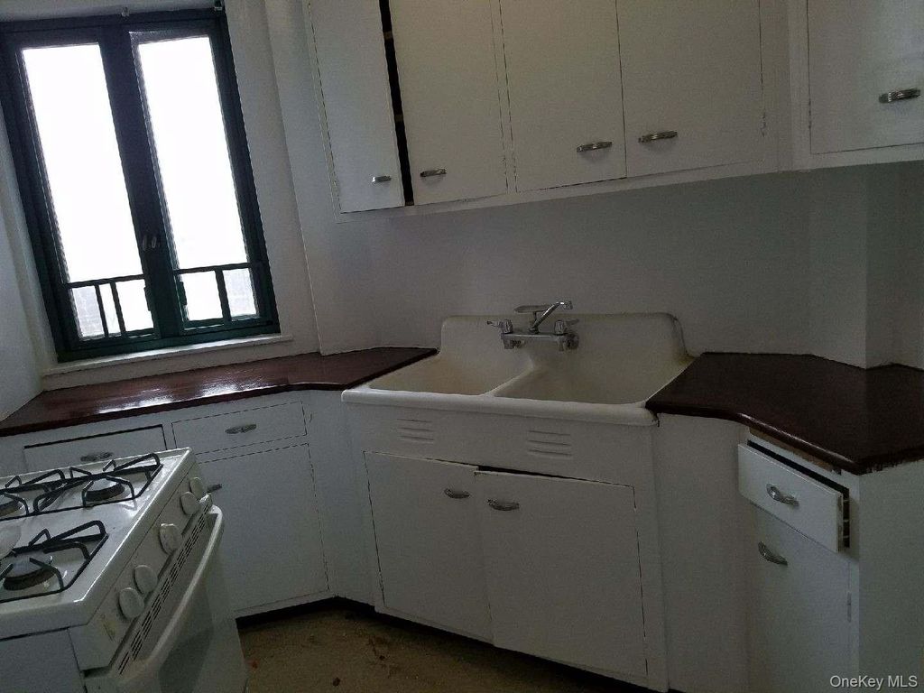 Photo of 1594 Unionport Road #9D, Bronx, NY 10462 (MLS # 980800)