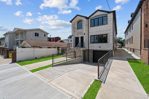 Multifamily For Sale - 21948 143rd Avenue<br/> Queens County, Springfield Gardens, NY 11413