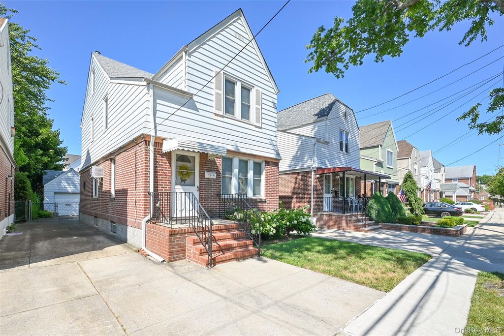 Photo of 171-37 Courtney Avenue, Flushing, NY 11358 (MLS # 1029804)