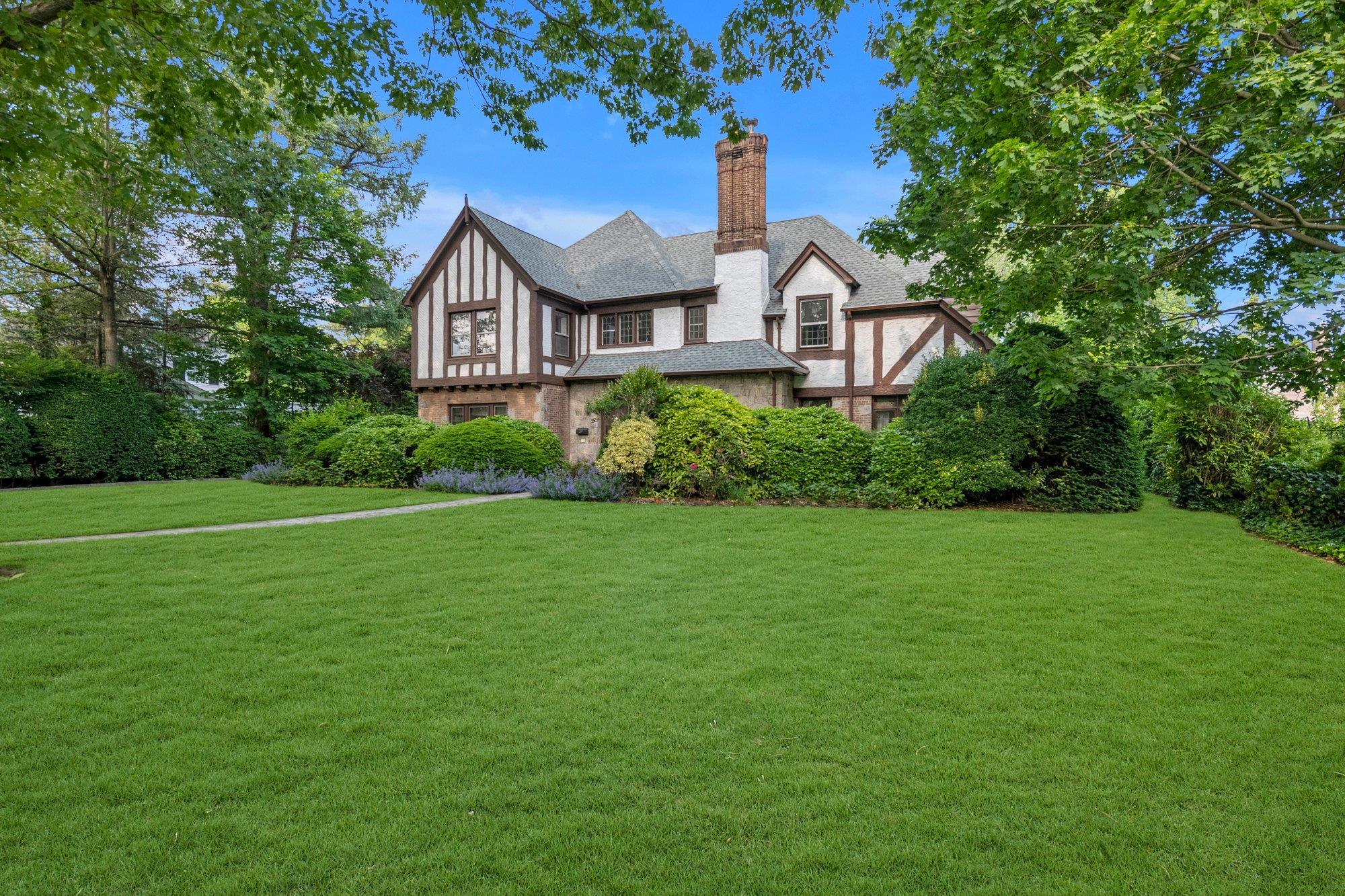 77 Hampton Road