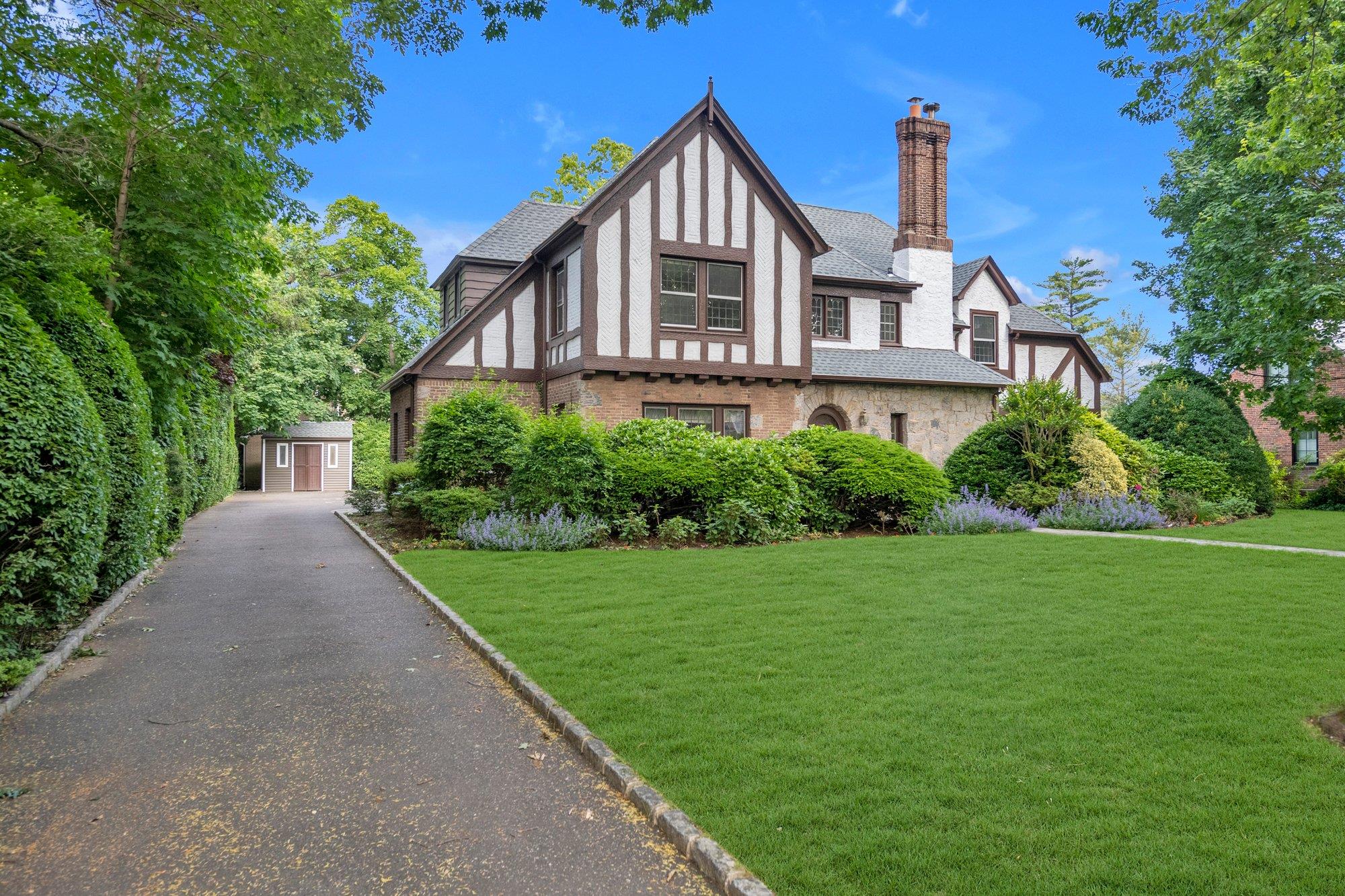 77 Hampton Road