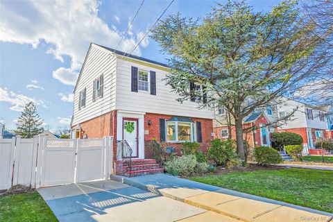 Homes For Sale - 72 Spruce Street<br/> West Hempstead, NY 11552