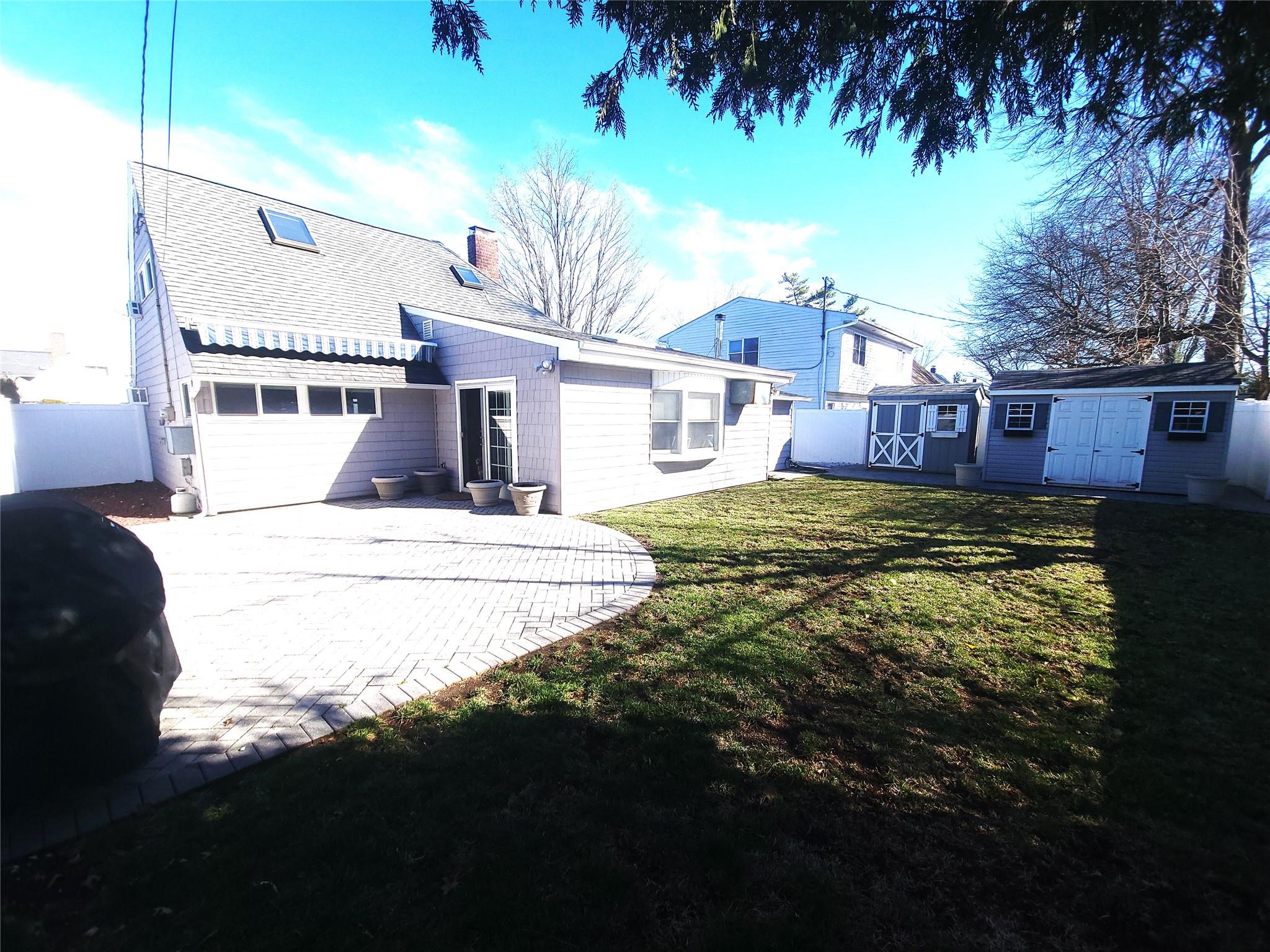 18 Apollo Lane, Hicksville, New York image 4