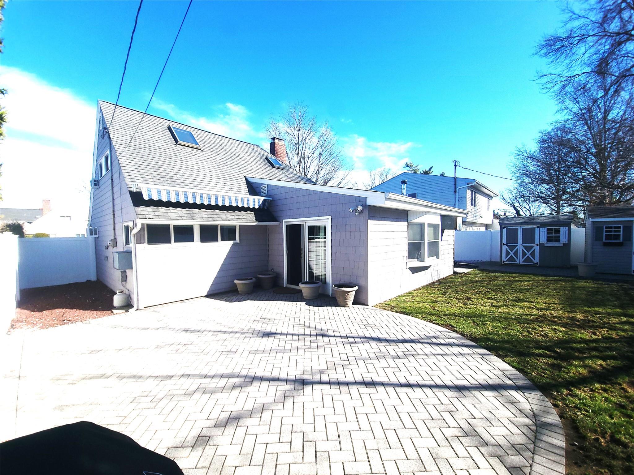 18 Apollo Lane, Hicksville, New York image 3