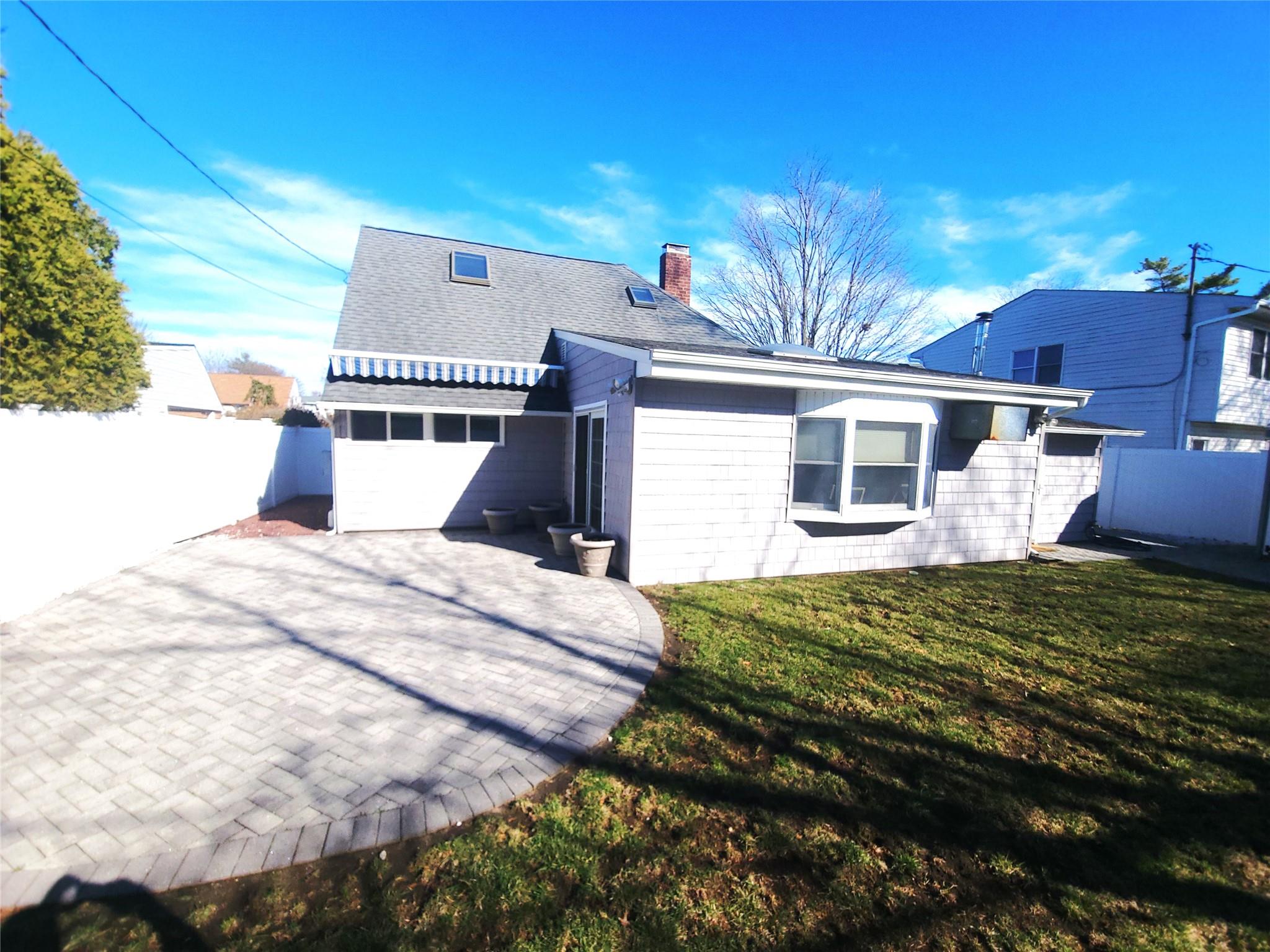 18 Apollo Lane, Hicksville, New York image 11