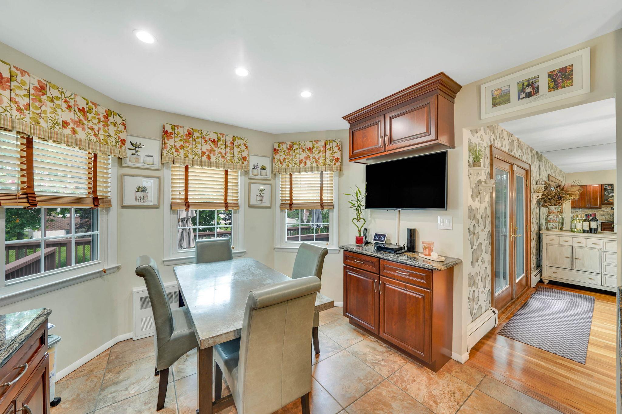 282 N Nassau Ave, Massapequa, New York image 9
