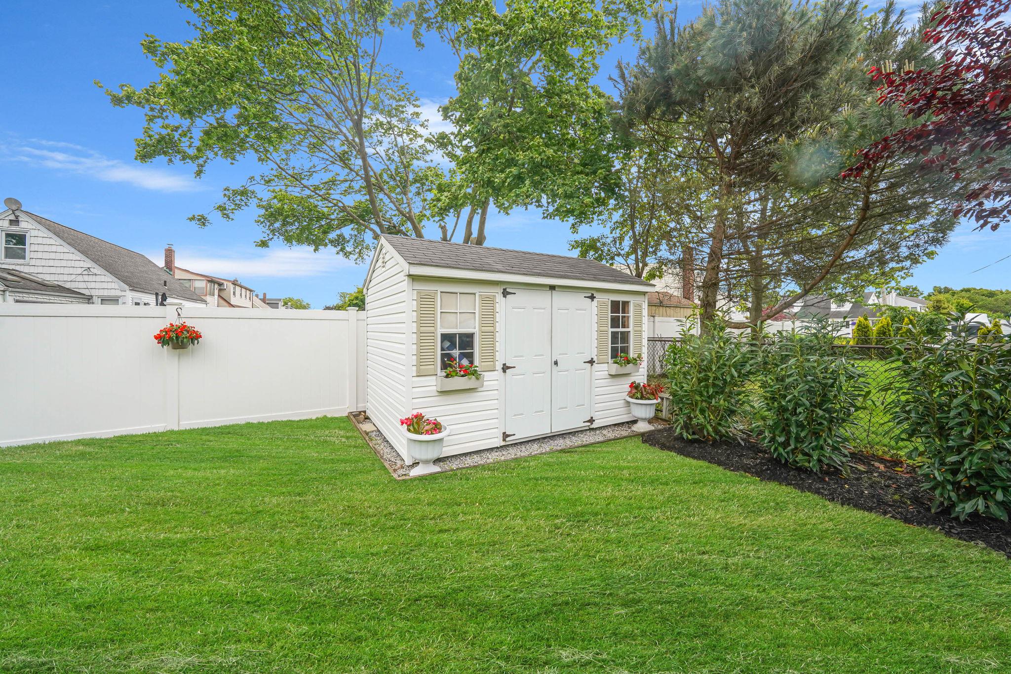 282 N Nassau Ave, Massapequa, New York image 30