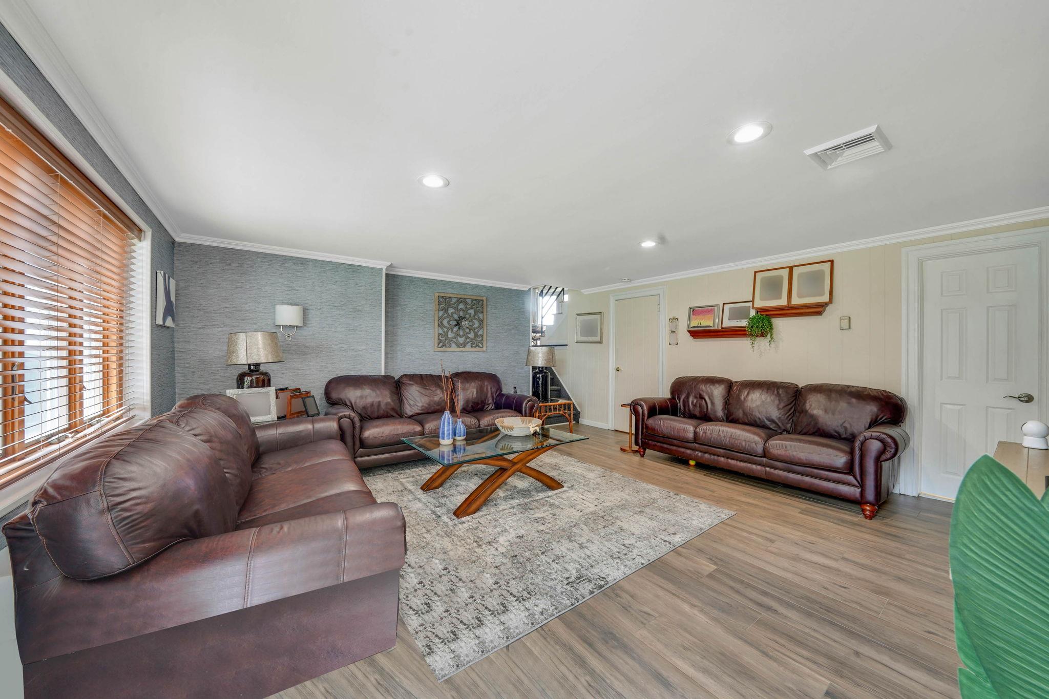 282 N Nassau Ave, Massapequa, New York image 19