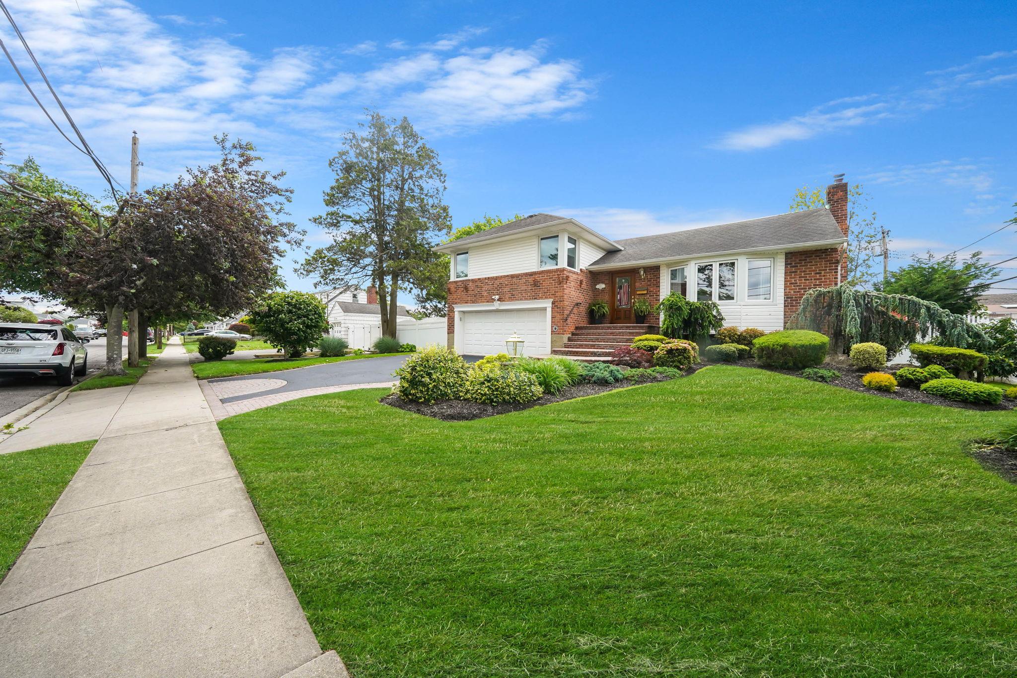 282 N Nassau Ave, Massapequa, New York image 2