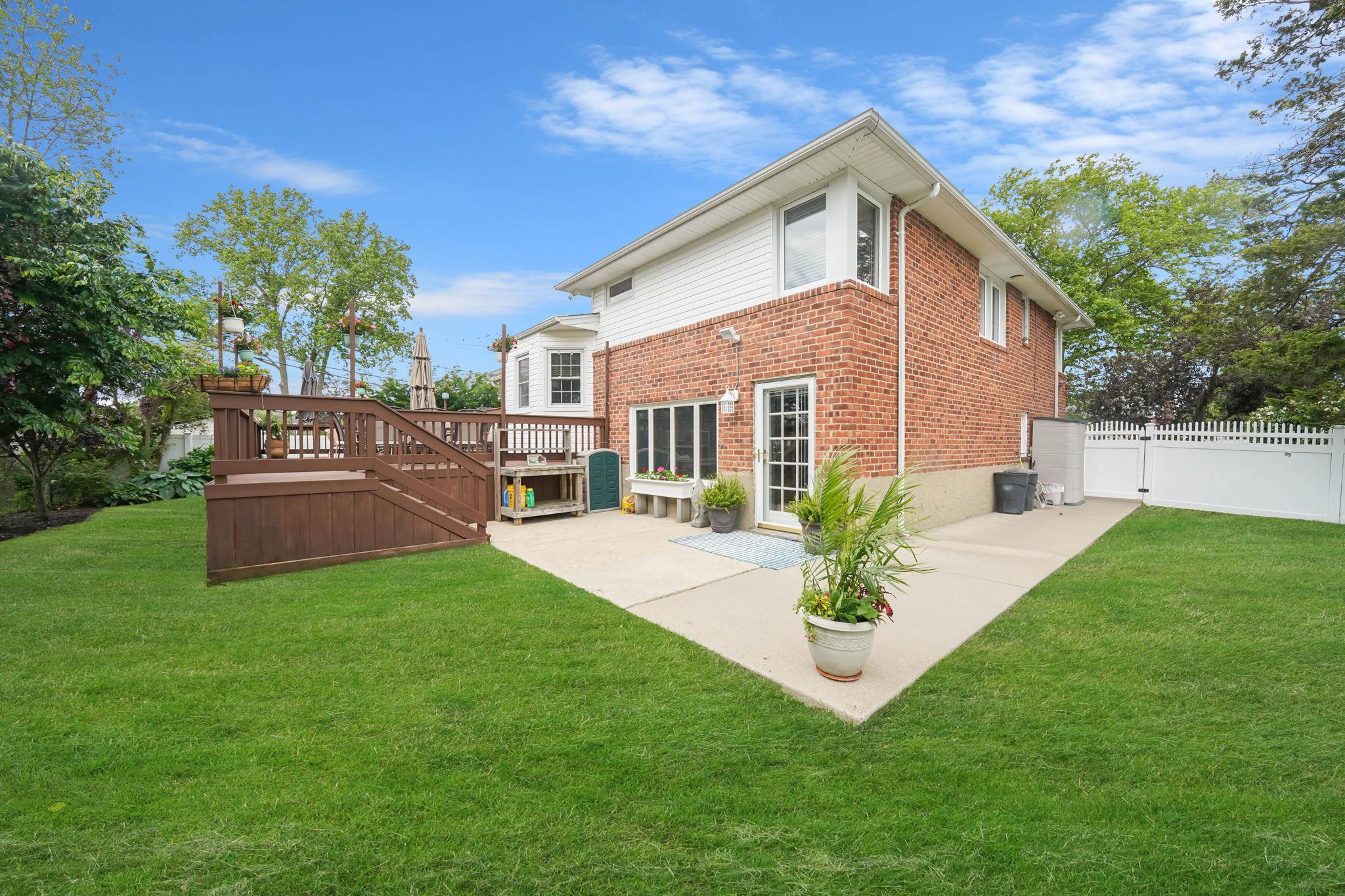 282 N Nassau Ave, Massapequa, New York image 31
