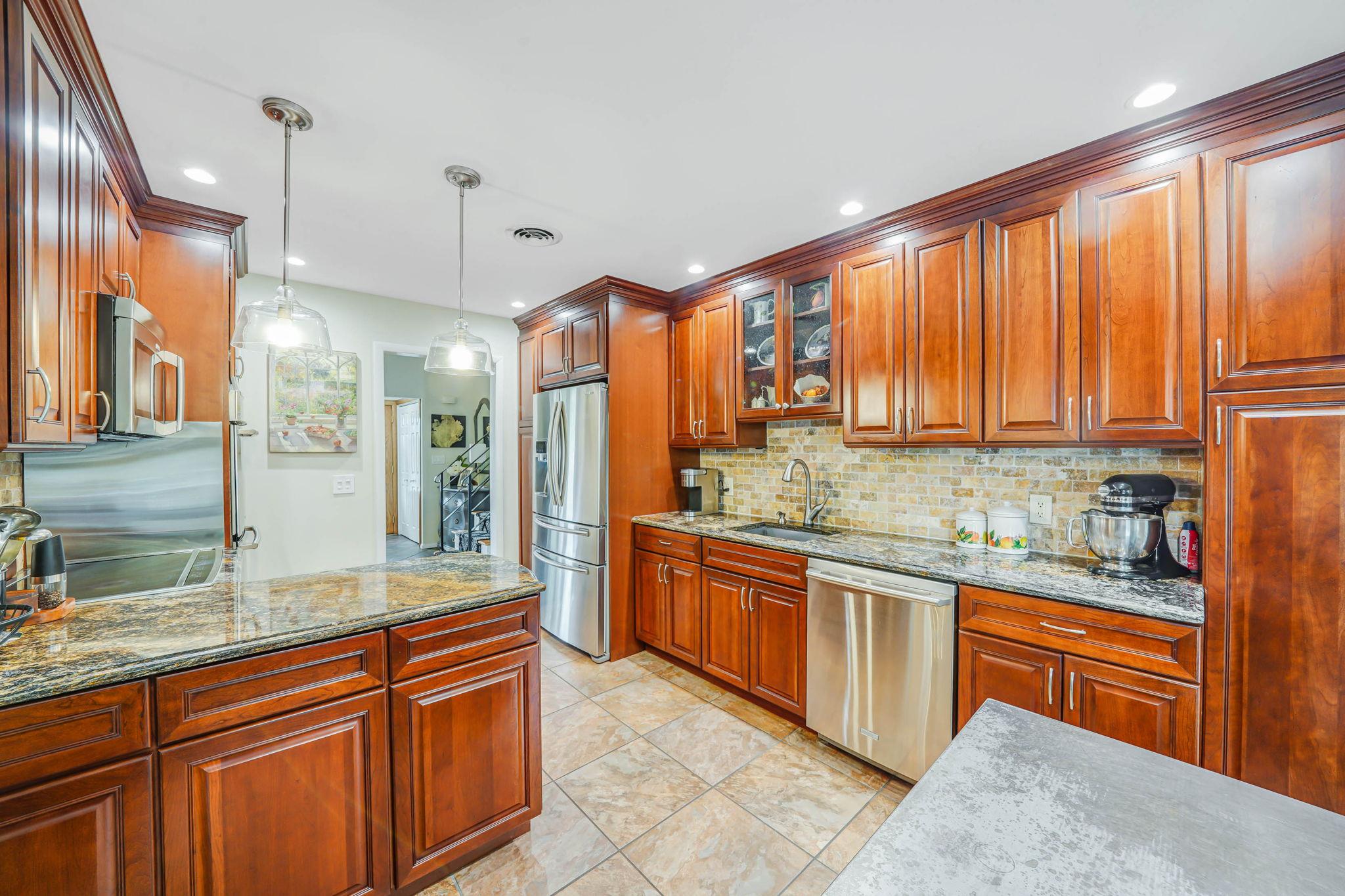 282 N Nassau Ave, Massapequa, New York image 10