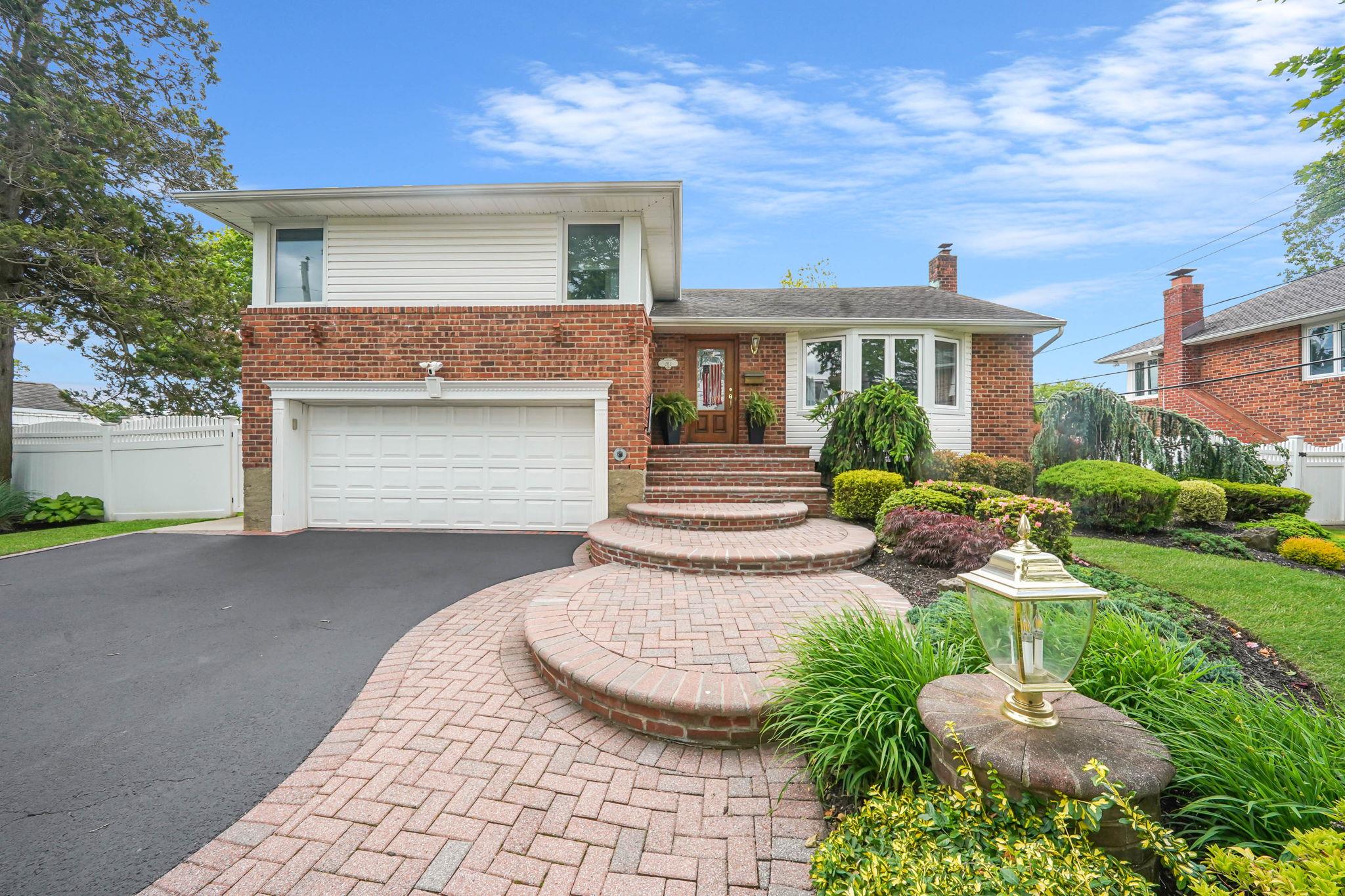 282 N Nassau Ave, Massapequa, New York image 1