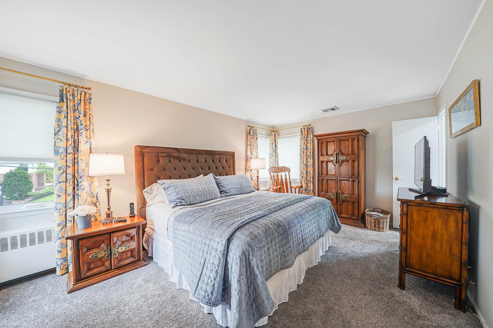 282 N Nassau Ave, Massapequa, New York image 15
