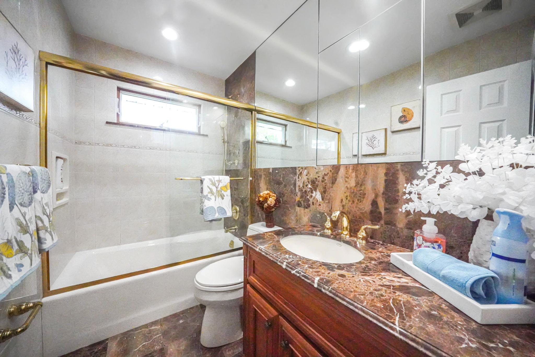 282 N Nassau Ave, Massapequa, New York image 13