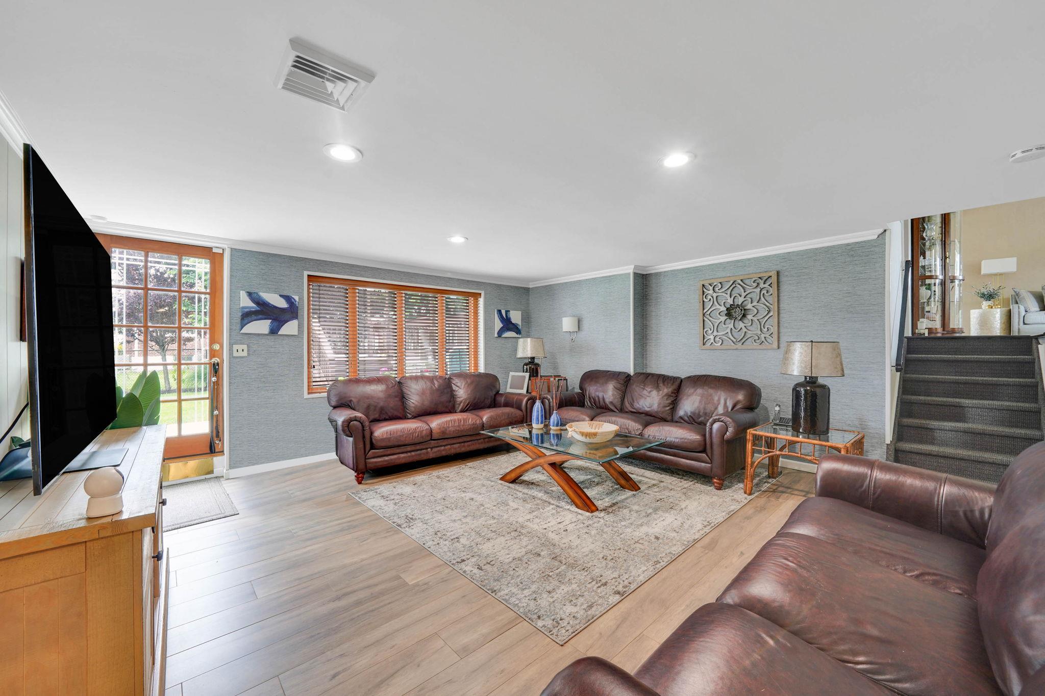 282 N Nassau Ave, Massapequa, New York image 18
