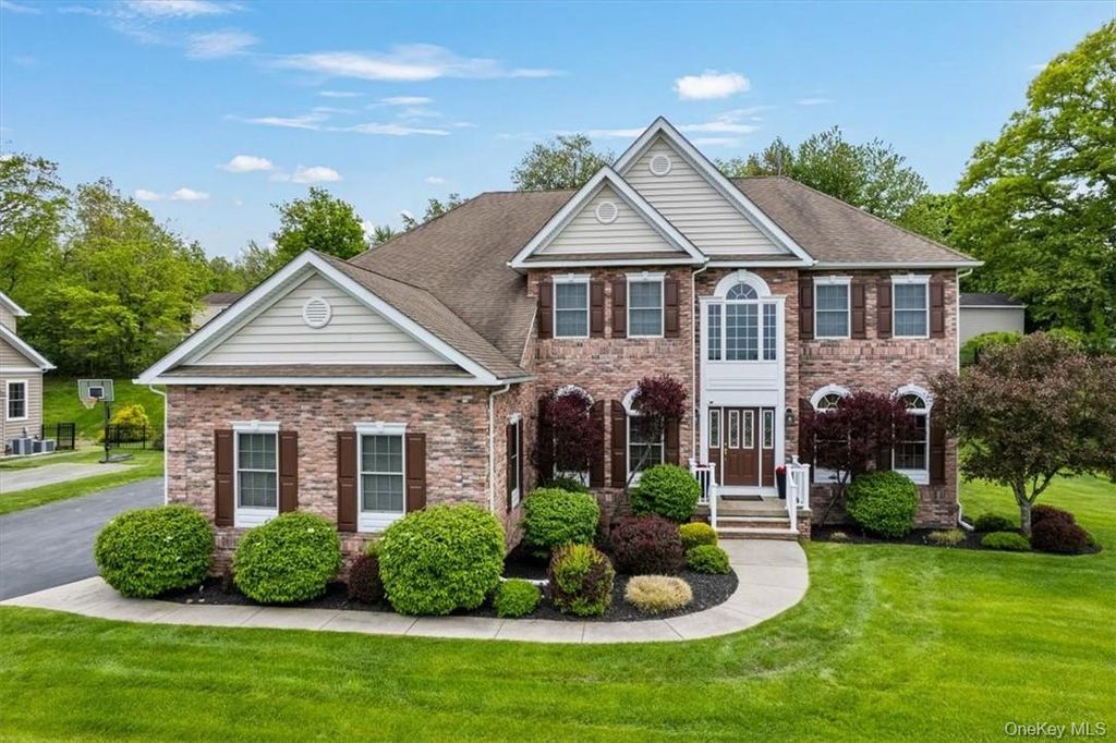 Photo of 27 DeAngelis Drive, Monroe, NY 10950 (MLS # 1001095)