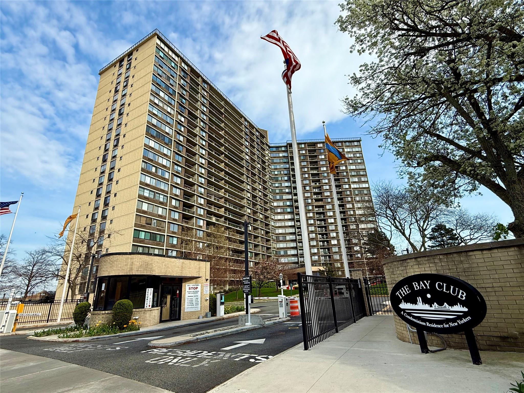 Bay Club Drive 8Y, Bayside, Queens, NY - 1 Bedrooms  
1 Bathrooms  
4 Rooms - 