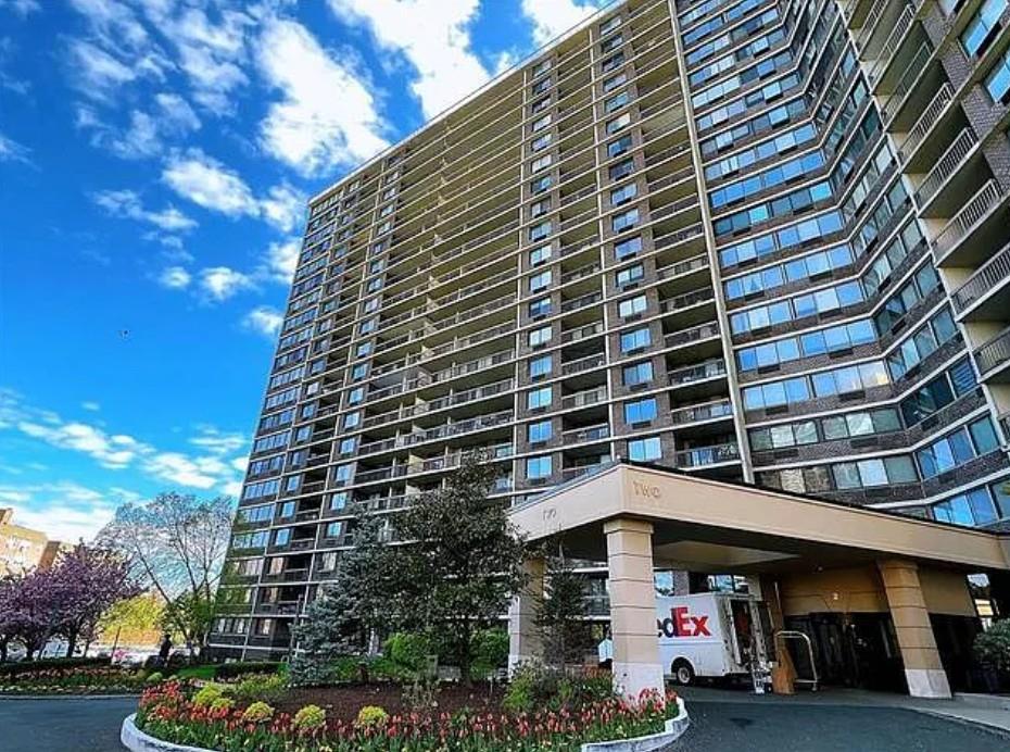 Bay Club Drive 8Y, Bayside, Queens, NY - 1 Bedrooms  
1 Bathrooms  
4 Rooms - 