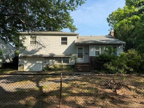 Homes For Sale - 187 Thomas Powell Boulevard<br/> Farmingdale, NY 11735